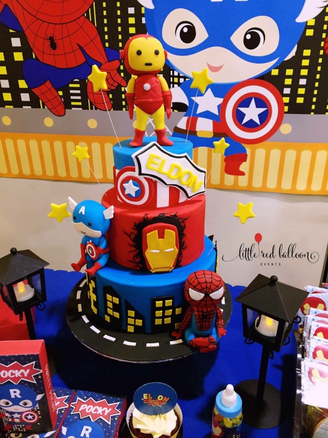 super-heroes-cake